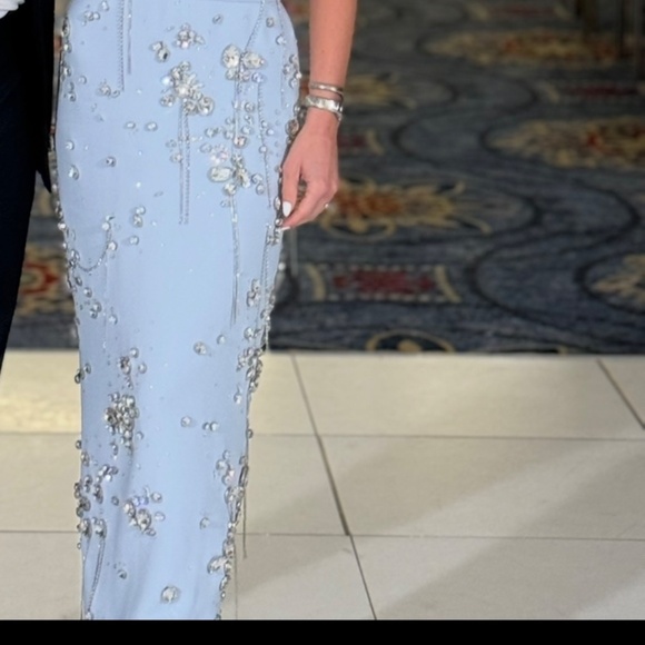 Oscar De La Renta Strapless Jeweled Column Gown - Picture 7 of 9